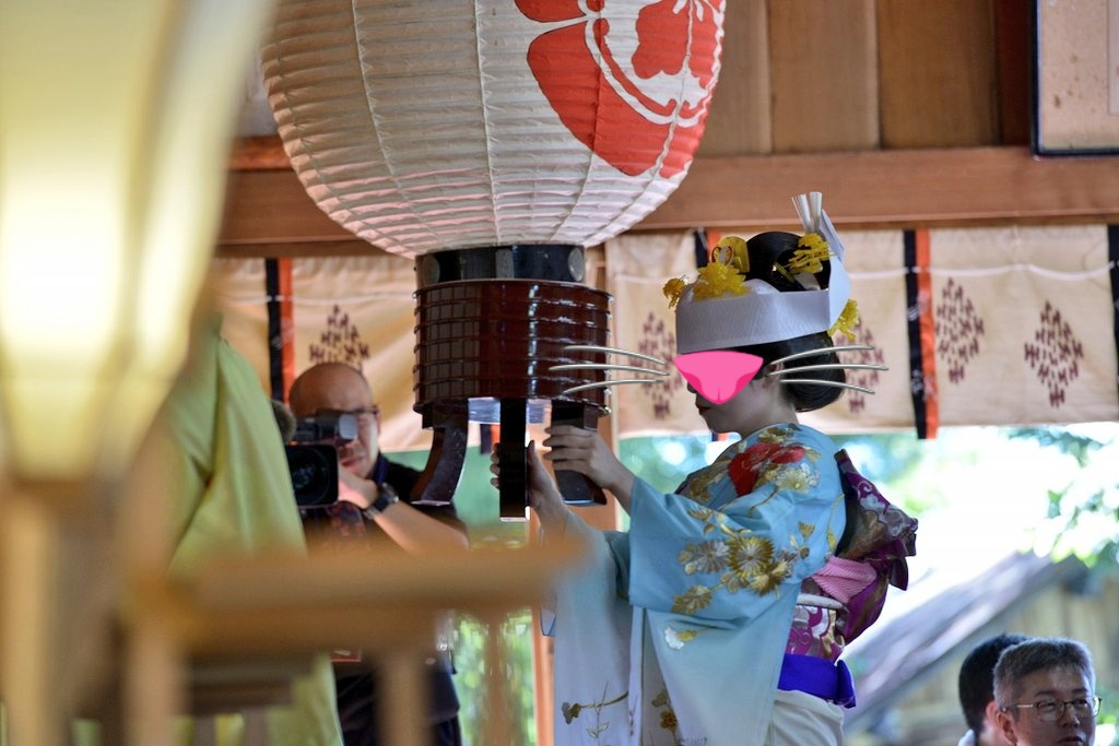 💞会津田島祇園祭💞

花嫁さんの行列
珍しいですね〜

これは田出宇賀神社の例祭の中のメインイベントで
七行器（ななほがい）と言って
七つの器という意味🤔
お酒.御赤飯．鯖．等を器に盛って主祭神の牛頭天皇に奉納すると言う…

行列に参加するのは応募した若い女性💇

ここでも若いか〜〜〜🥹