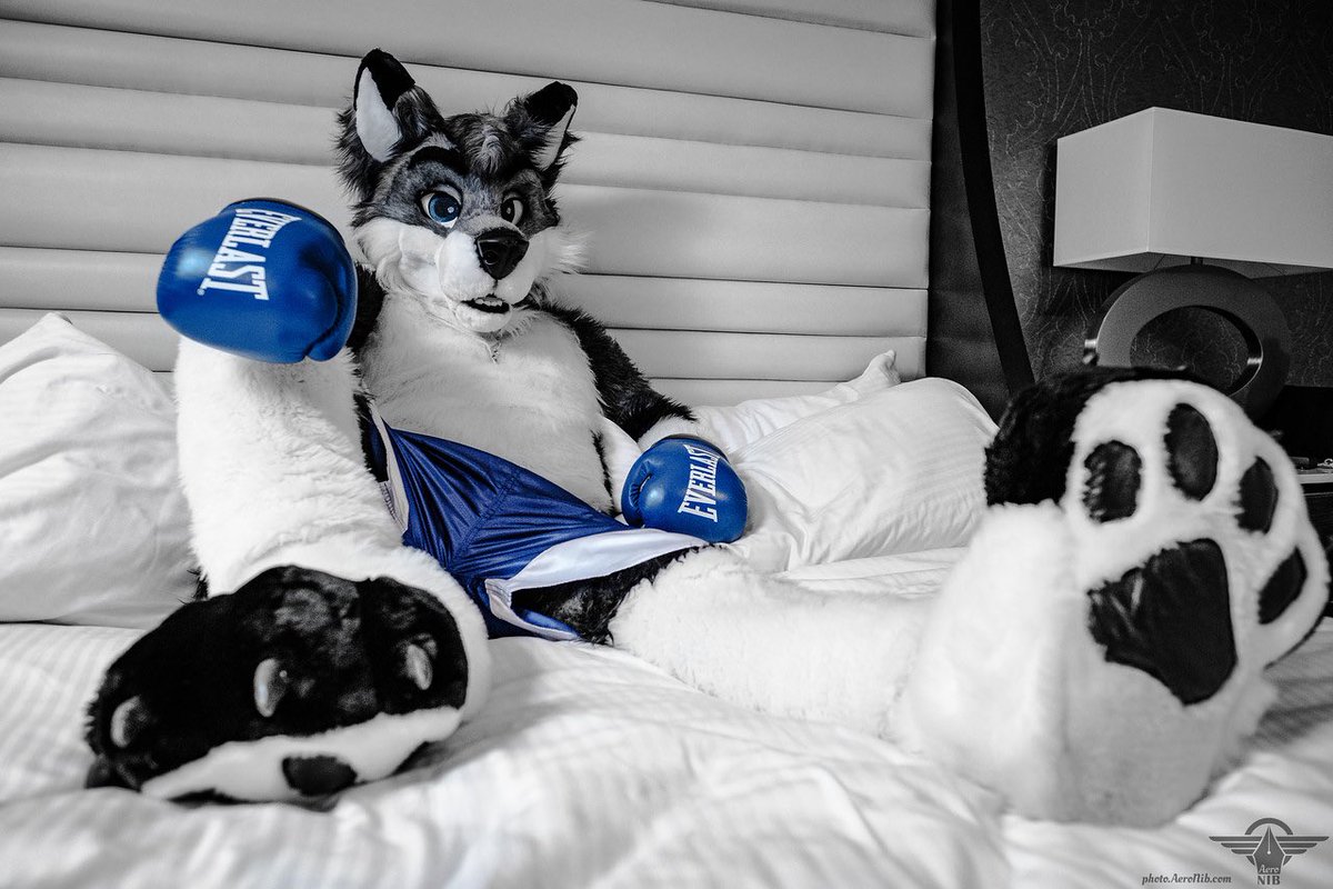 Hey handsome, wanna come to my room and render each other unconscious? 😏👉👈