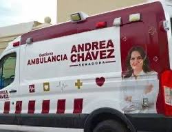 GranFeroz's tweet photo. #EmilianoGonzalez el gato de #NoroñaPocosHuevos fue atendido prontamente en estas ambulancias con médicos cubanos. Mañana le llegan sus medicinas de la #Farmaciadelbienestar #teamalito #Lloroña https://t.co/UqLCoKN4RC