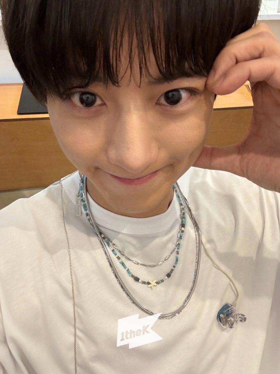 1theK's tweet photo. #찬열 셀카 하룰라라 갈 준비 완료!🪽
어쩜 이리 한결같이 귀엽고 멋있어(｡•́︿•̀｡)｡゜
#야외녹음실 #CHANYEOL #UpsideDown @weareoneEXO

#Beyond_the_Studio 👉 https://t.co/yrSh6jXGnM https://t.co/FT2SRrTWLM