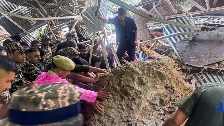 gulshan05573's tweet image. माता वैष्णो देवी का खबर बहुत ही दुखद है || माता रानी सभी के आत्मा को शांति दें #KatraLandslide #karta #Jammu #matavaishno