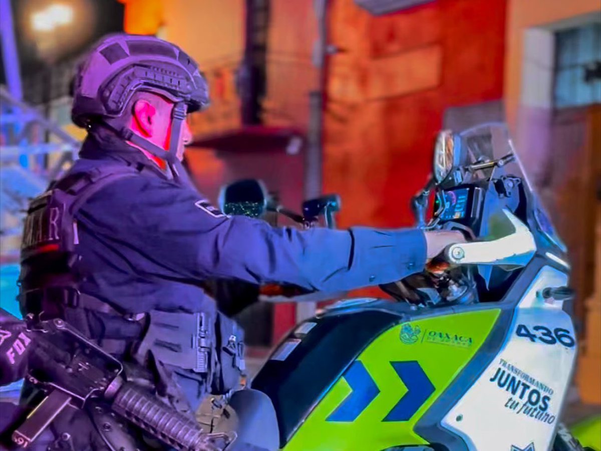 🚔 Operativo Luciérnaga 🚔

En Oaxaca de Juárez mantenemos presencia día y noche, reforzando la vigilancia para la detección de vehículos con reporte de robo.

👮‍♂️👮‍♀️ Con acciones permanentes construimos una ciudad más segura, limpia y ordenada para todas y todos.

#CapitalSegura