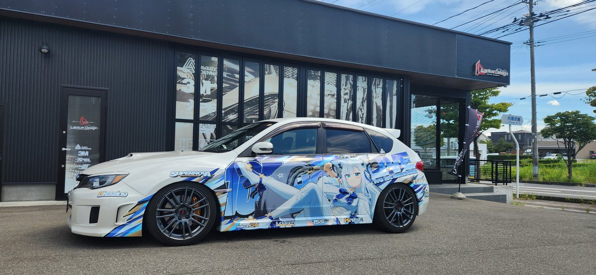 「ふわふわ尻尾の五芒星！あなたの心の一番星！白上フブキです！」

ホロライブ1期生&amp;ゲーマーズの白上フブキの片面痛車になりました！

お世話になった方々は以下ツリーにて

#白上フブキ #絵フブキ #hololivegamers #hololive #laplusdesign