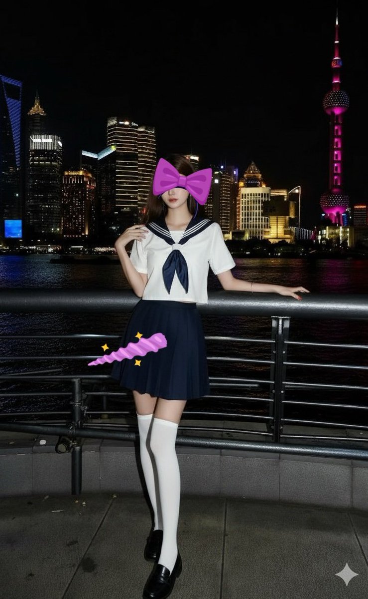 外滩这栏杆不错 很适合摁住绑住铐住各种凿呢  你一边欣赏着对面的夜景 一边和黄浦江的船一样叫那么大声 今晚我还会去的 随机偶遇了 #户外漏出 #第四爱 #女攻男m