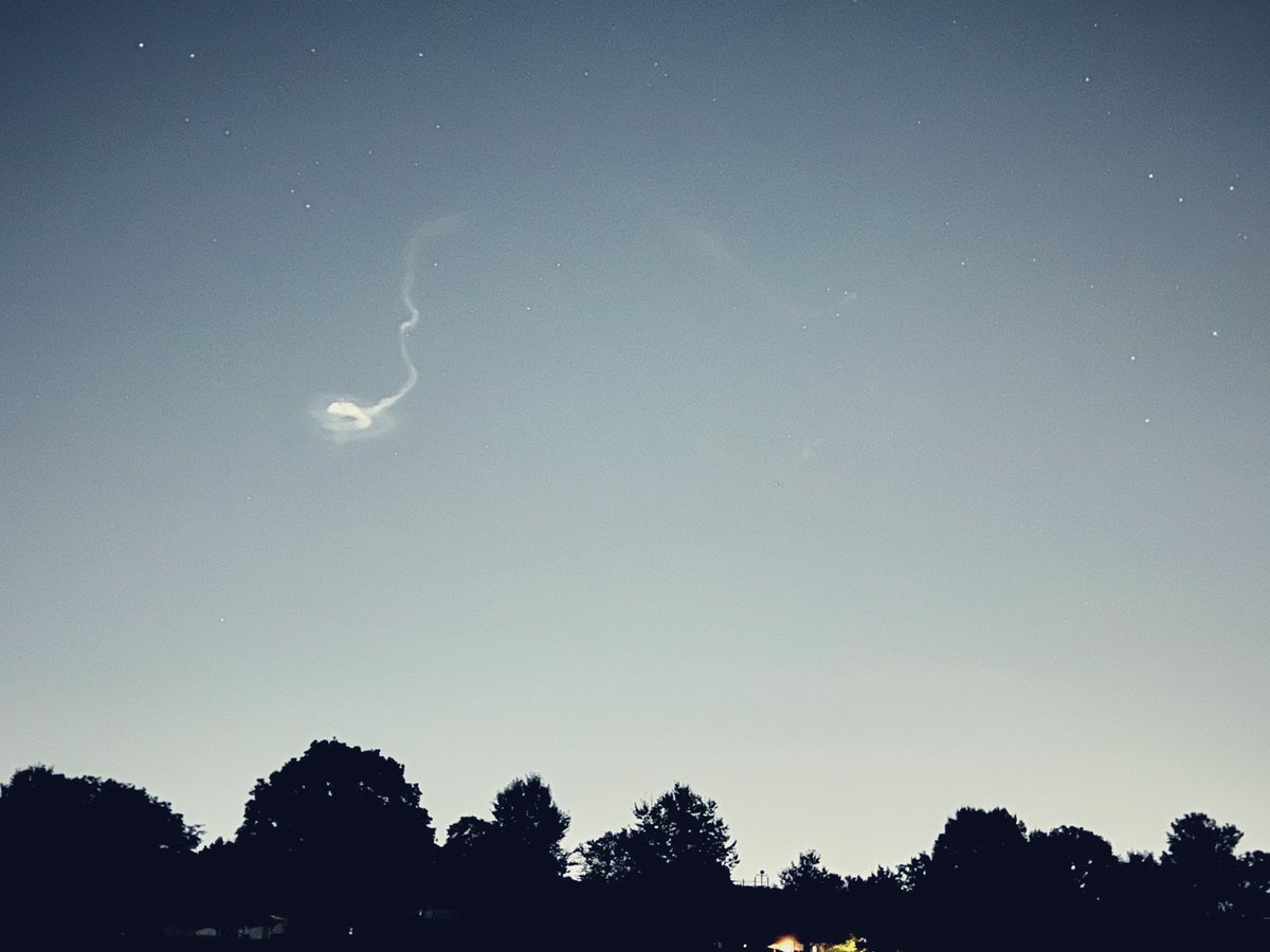 ACinPhilly's tweet image. If you were in the NE, Mid-Atlantic and saw this wild streak of light hovering in the sky, this was the TOMEX+ sounding rocket launch from Wallops Is., VA @NASAWallops 

#Rocketlaunch #Pennsylvania #philadelphia #virginia #WashingtonDC