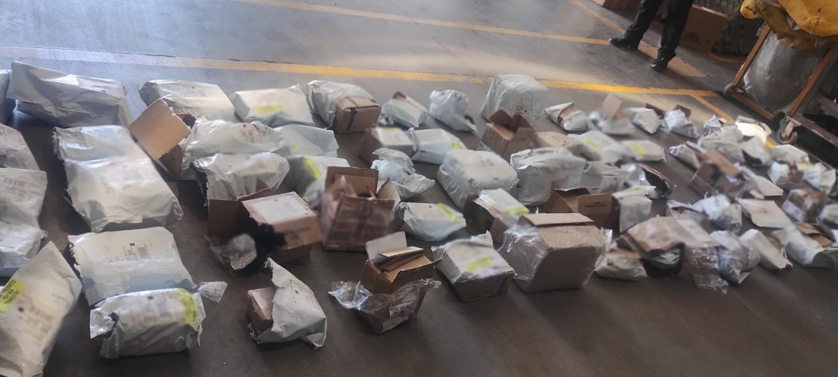 Juan Carlos Alarcón 🇺🇦 (@amarilloalarcon) on Twitter photo ‼️Decomisa <a href="/GN_MEXICO_/">Guardia Nacional</a> #Narcoticos y #Vapeadores en empresa de paquetería
El material ilícito se localizó tras una revisión de seguridad en un establecimiento en #Hermosillo #Sonora
<a href="/MVSNoticias/">MVS Noticias</a> ‼️Decomisa <a href="/GN_MEXICO_/">Guardia Nacional</a> #Narcoticos y #Vapeadores en empresa de paquetería
El material ilícito se localizó tras una revisión de seguridad en un establecimiento en #Hermosillo #Sonora
<a href="/MVSNoticias/">MVS Noticias</a>