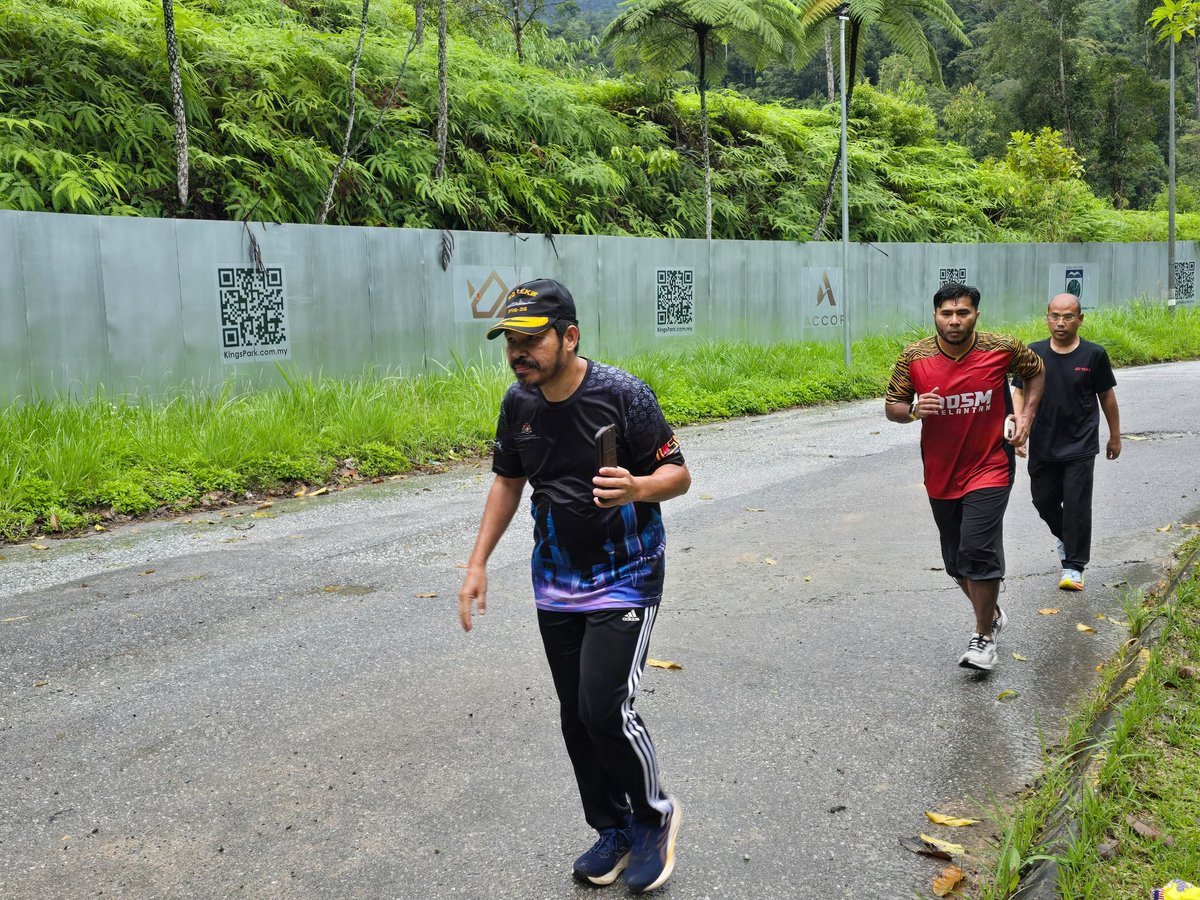 Dr_Uzir's tweet image. Alhamdulillah, pagi ni joging pagi #RUNLIGA  bersama-sama Pengarah DOSM Negeri sebelum menghadiri sesi penutup Bengkel Penyediaan Pelan Strategik Jabatan 2026-2030 @StatsMalaysia

#FitDOSM
#StatsMalaysia 
#StatistikNadiKehidupan 
#StatistikSegalanyaPasti
#MyASEAN2025
#KPDOSM
