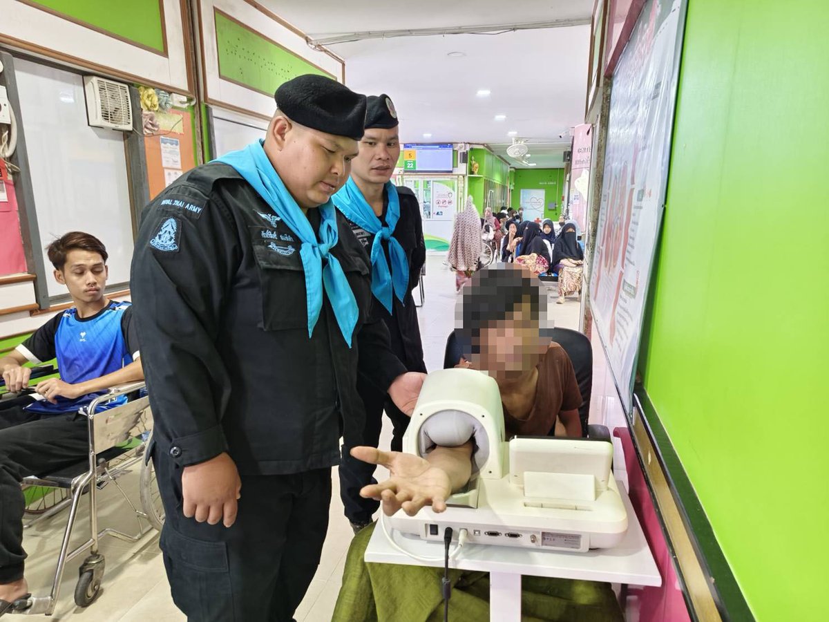 ฉก.ทพ.22 โดย ร้อย.ทพ.2204 จัด ชป.กร สนับสนุนนำส่งตัวผู้ป่วยมีอาการทางจิตเวช เข้ารักษา รพ.ยะรัง ตามที่ได้รับการร้องขอจาก ผู้นำชุมชน เป็นการขับเคลื่อนฮูกุมปากัต (ธรรมนูญหมู่บ้าน 9 ดี) หัวข้อดีที่ 7 หลุดพ้นอาชญากรรม
#หน่วยเฉพาะกิจกรมทหารพรานที่22
#แม่ทัพภาคที่4
#กองทัพภาคที่2