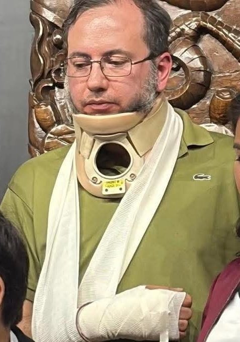 ¿Quién se lo habrá puesto?
¿A caso no habrá médicos en el senado?, neta dan pena ajena, por cosas como esas nos tienen catalogados como 3er mundistas <a href="/senadomexicano/">Senado de México</a>
