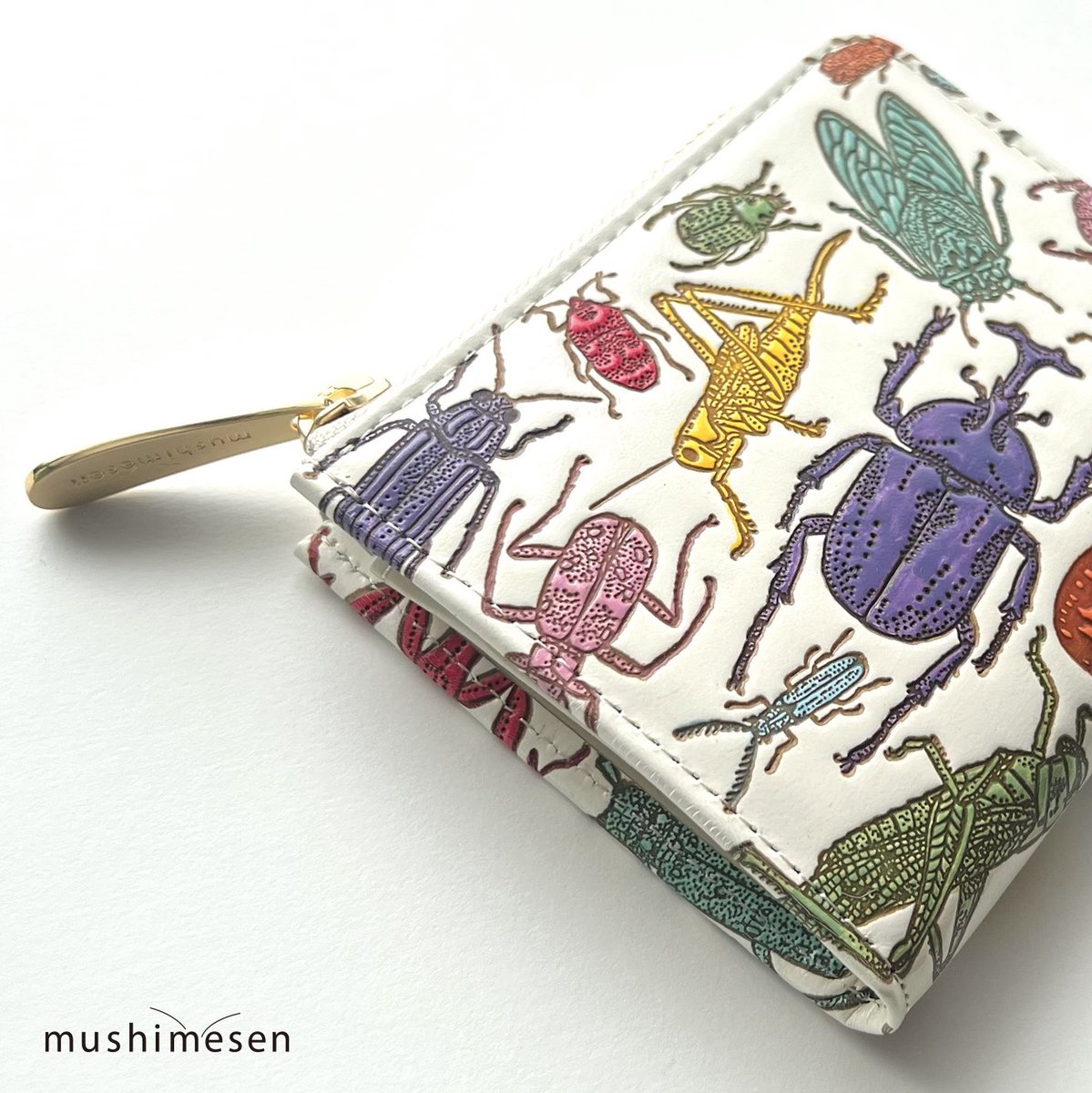 これから発送する
文庫革「日本の昆虫シリーズ」
L字ファスナーミニ財布
(マルチカラー)

昨日ご注文いただき在庫2点になりました！

人気のカラーリングなので、気になる方はお早めに🪲(次回入荷は来年です)

#カブトムシ #財布 #ムシメセン