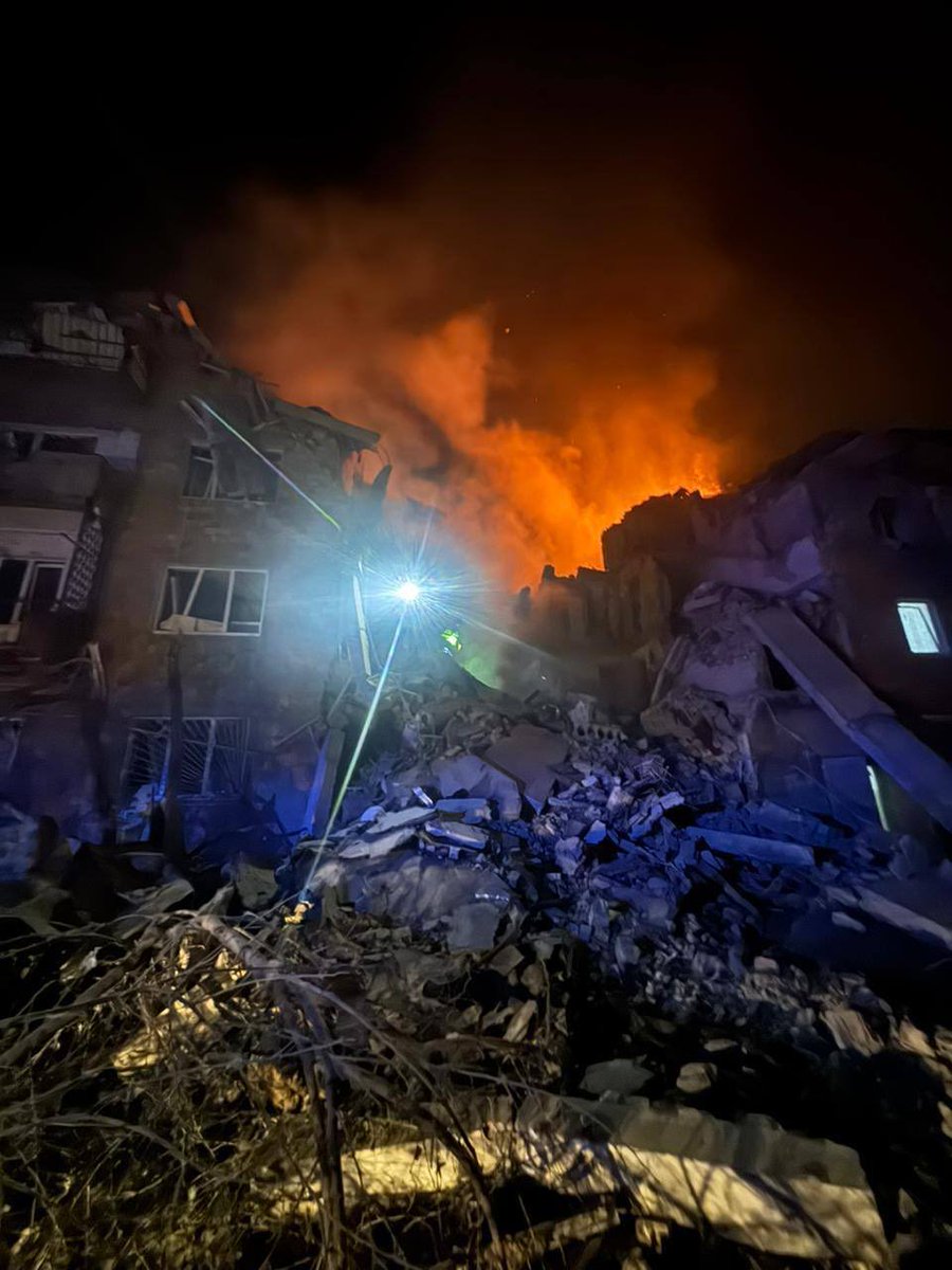 JayinKyiv's tweet photo. As the US president licks the ass of the Russian dictator, Russians just murdered four people in Kyiv, among them two kids. https://t.co/xttBfOPuUX