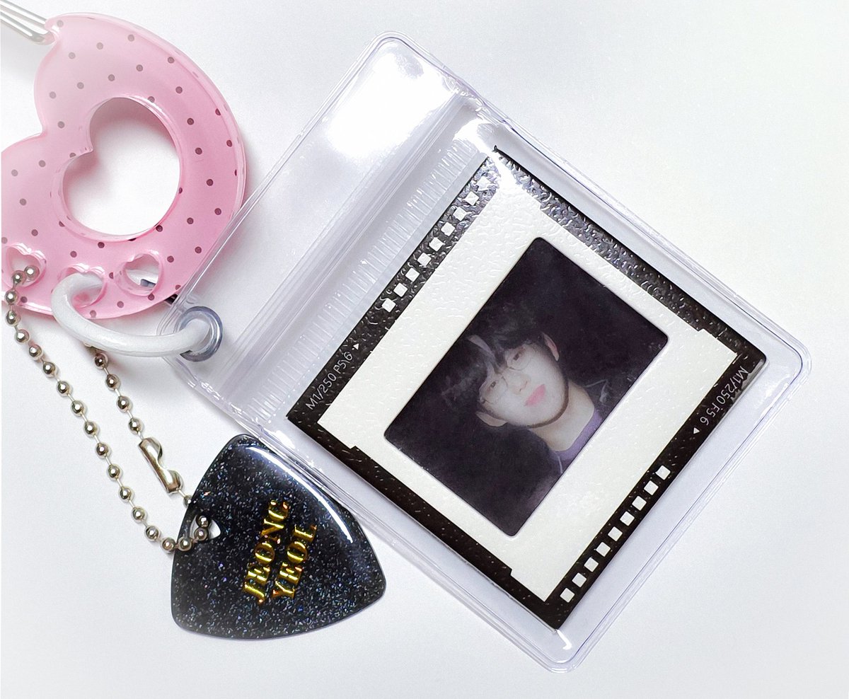 ੭ৎ포토몬 필름마운트 키링੭ৎ

#RT 추첨 5분께 포토몬(<a href="/Photomon_tweet/">포토몬 X 포토몬 비즈프린트</a>)에서 제작한
필름마운트 키링을 드립니다 ୧ʕ•̀ᴥ•́ʔ୨!

좋은 기회로 제품을 제공받아 기쁜 마음으로 치너분들과 나누고 싶어서 이벤트를 진행해요 ..❣️

원하는 사진만 넣으면 5가지 디자인으로 손쉽게 제작이 가능해서 저도