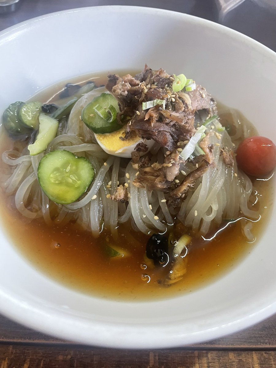 Mirroroftruth6's tweet photo. 冷麺
杉咲花さんも絶賛
とろみのある牛骨スープに太麺で絶品
トッピングのカクテキも付いてコスパ大
私の中の冷麺ランキング1位にランクイン
#もりしげ https://t.co/rxtQ7xzhME