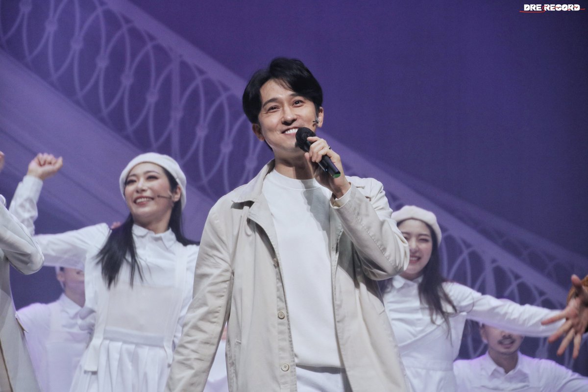 DreRecord_pic's tweet photo. 210828 뮤지컬 광화문연가 커튼콜

이명우 役 #강필석 배우님

n년전 오늘 갤러리 보다가 안 올린거&amp;올렸다가 지운거 있길래 새업(?)과 재업 시작 https://t.co/HZw4SjjKI7