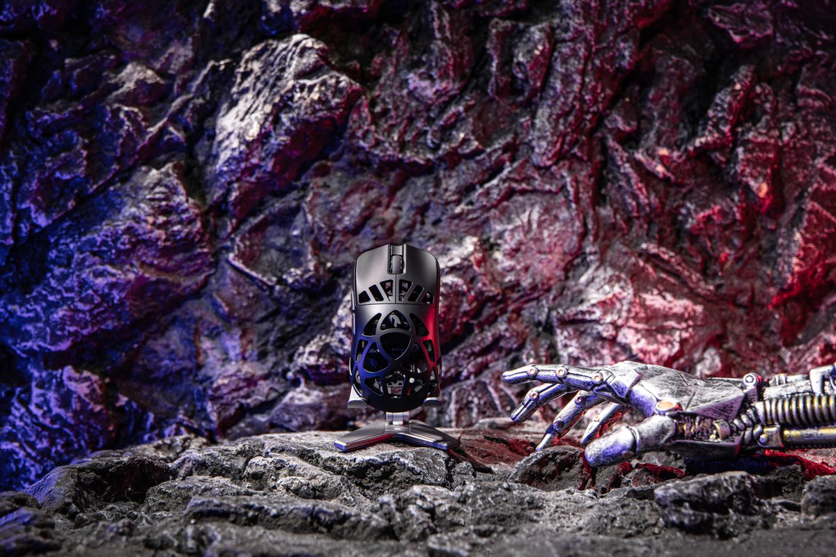 Not made for the ordinary.
This is Carbon X. ⚡🐭 Born for Victory.

🔹 PixArt PAW3950 sensor
🔹 Omron optical switches 
🔹 Aerospace-grade carbon fiber shell 

Snag your $1 deal today—$20 discount on CarbonX awaits

epomaker.com/products/1-res…

#Epomaker #CarbonX #GamingMouse