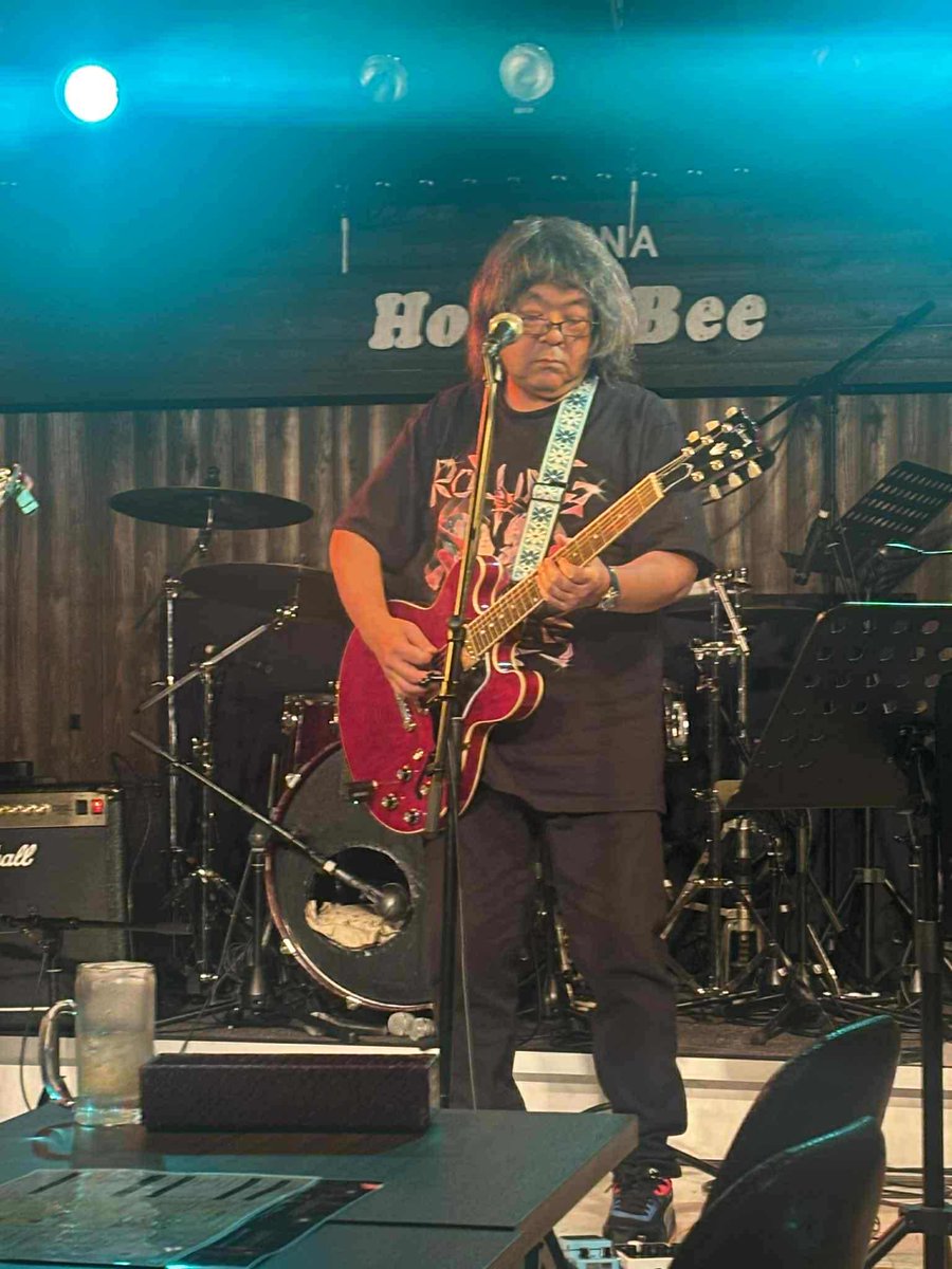 eddyan7's tweet photo. https://t.co/u59Zv9zGTG

昨日8/27の大船ハニービーでのアンクル・ジャックのライブです。
カメラが倒れて誰かが直してくれたみたいです。
#大船ハニービー #unclejack https://t.co/otd2zAJ6do