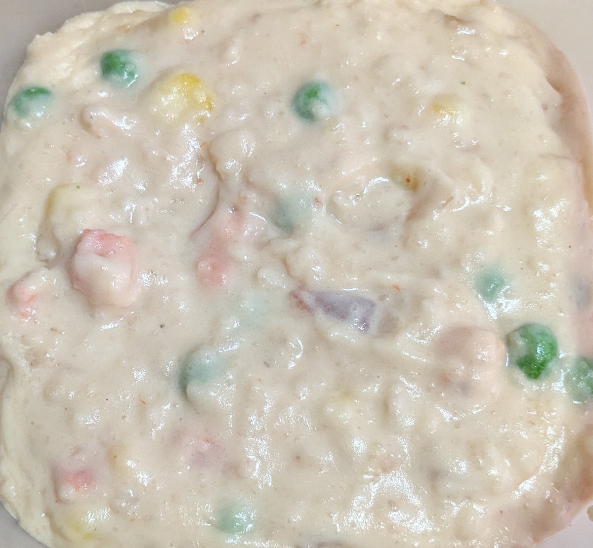 前も書きましたが、
ポテサラは…

・ポテチやじゃがりこ１～２袋
・水300ml
を普通炊飯。
⬇
好きなだけマヨビーム
⬇
好きな具材もイン
⬇
軽く塩コショウ
⬇
掻き混ぜたら 完成✨👏