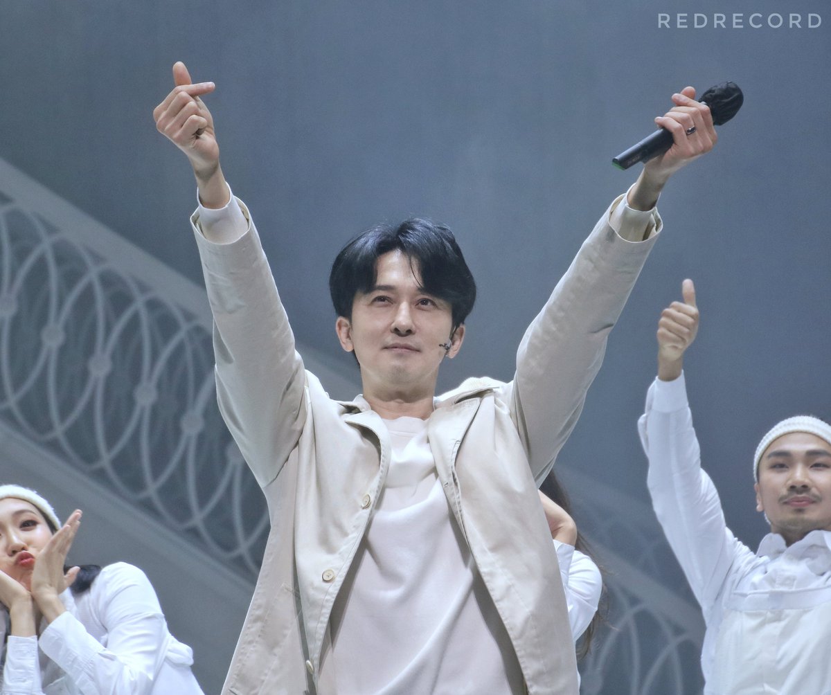 DreRecord_pic's tweet photo. 210828 뮤지컬 광화문연가 커튼콜

이명우 役 #강필석 배우님

천사야 천사 https://t.co/gMIhXuIvEb