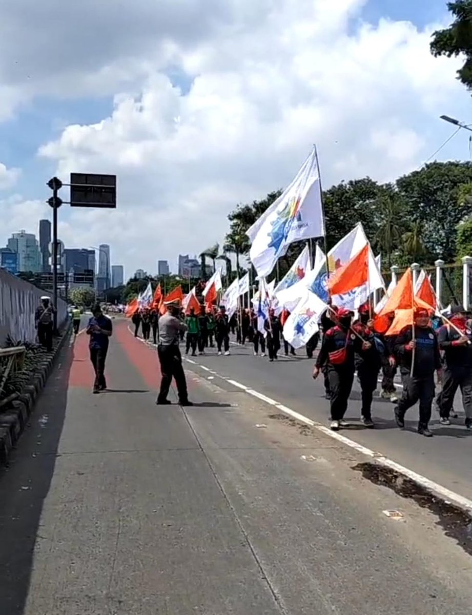 Transportasi Jakarta tweet media