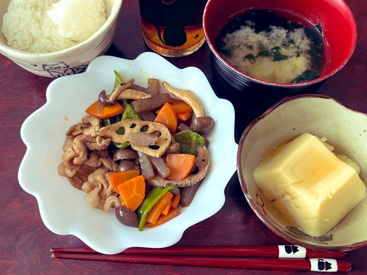 豚きんぴら
たまご豆腐
ジャガイモの味噌汁