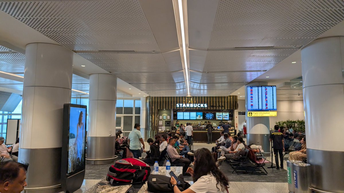 ccg33k's tweet photo. Visiting Terminal 1 at Delhi after a long time and I must say that I am pleasantly surprised. The renovation looks really really good.
Nice to have starbucks and a high table with chargers right next to the gate!
#LongWeekendTrip #TravelOnPoints https://t.co/rVnXxHflG3
