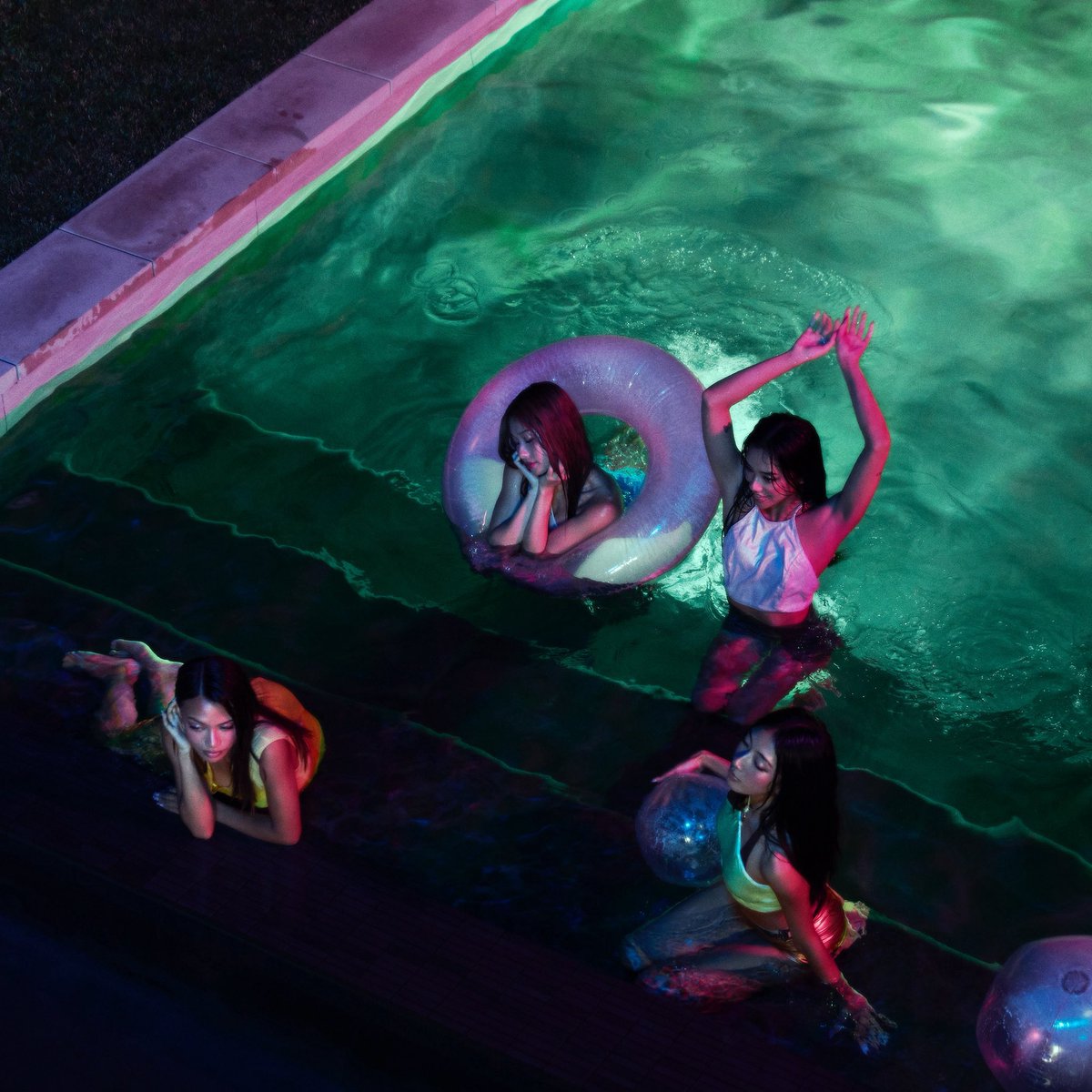 you know it’s gonna be a hit when no na goes back to the water 🌊✨