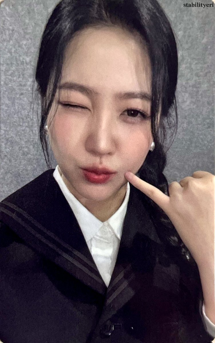 stabilityeri_'s tweet photo. 2025 예리 생일 엠디 [ 파티 카드 &amp; 파우치 팩 ]
2025 YERI Birthday MD [ Party card &amp; Pouch pack]

#예리 #Yeri #레드벨벳 #RedVelvet https://t.co/7qKkWoxLaH