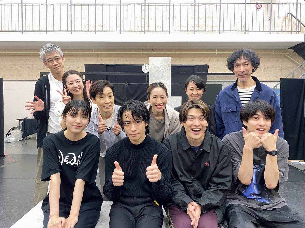 almond_stage's tweet photo. #アーモンド 
稽古場最終日に...📸🎹🎻🥜👍✨

稽古場は穏やか和やかな雰囲気で、
家族みたいなアーモンドカンパニー🫧

開幕まであと2日🫶🏻🥜

劇場でお待ちしております！ https://t.co/mz9KJ8r3CZ