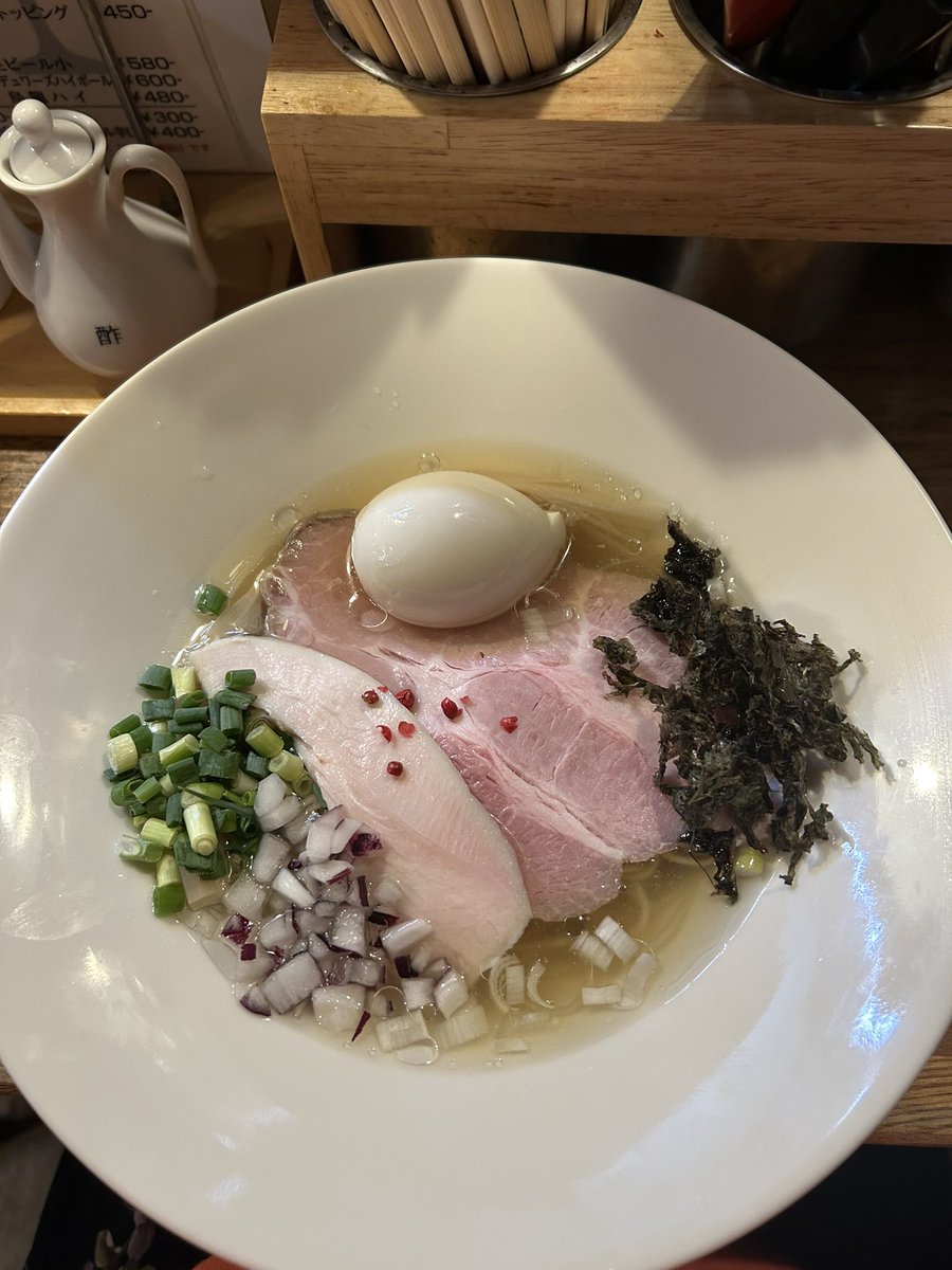 tototototiger's tweet photo. @menankojimaryu 
麺庵小島流
水出し煮干し(冷、塩)
  
大好きメニューですが頂くのは久しぶり😋
良い片口が入ったと仰ってましたが
本当に丁寧な仕事をされてコスパ良過ぎ😅
猛暑の塩分補給も出来て、めちゃウマ😍
いつも有り難うございます🥚
ご馳走様でした🌸 https://t.co/L7tuE2M48A