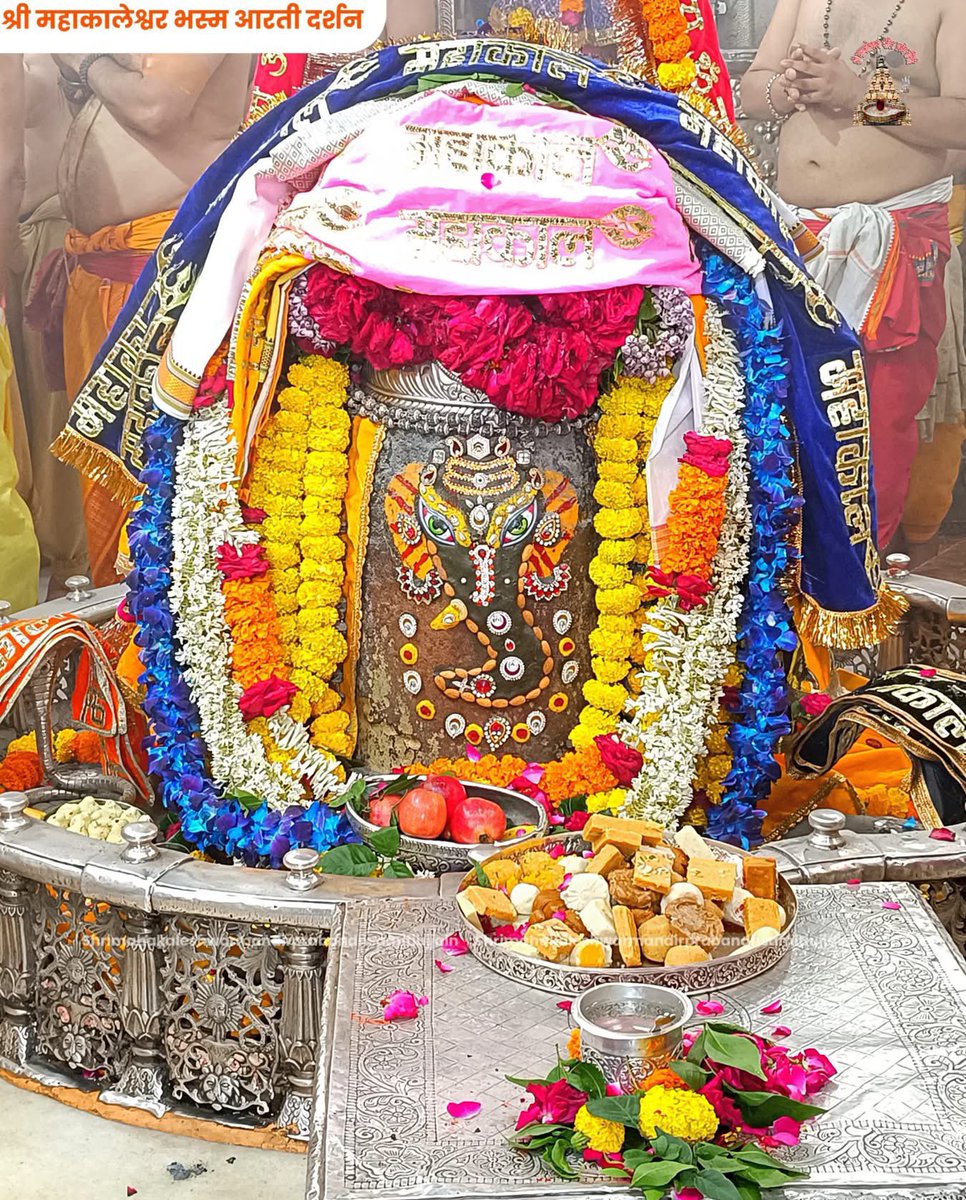 Beejal Bhatt #SIRABEF (@beejalbhatt) on Twitter photo राजाधिराज श्री महाकाल जी,🚩#उज्जैन
दिं~28.08.2025, गुरूवार,
भाद्रपद माह,शुक्ल पक्ष, पंचमी , विक्रम संवत् 2082,
🙏🏼🌹श्री महकालेश्वर ज्योर्तिलिंग जी का श्री गणेश जी स्वरूप प्रातःकालीन भस्म आरती श्रृंगार दर्शन।🌹🙏🏼
🔱🚩जय श्री महाकाल 🚩🔱
<a href="/SrBachchan/">Amitabh Bachchan</a> #GaneshChaturthi 🙏🌹 राजाधिराज श्री महाकाल जी,🚩#उज्जैन
दिं~28.08.2025, गुरूवार,
भाद्रपद माह,शुक्ल पक्ष, पंचमी , विक्रम संवत् 2082,
🙏🏼🌹श्री महकालेश्वर ज्योर्तिलिंग जी का श्री गणेश जी स्वरूप प्रातःकालीन भस्म आरती श्रृंगार दर्शन।🌹🙏🏼
🔱🚩जय श्री महाकाल 🚩🔱
<a href="/SrBachchan/">Amitabh Bachchan</a> #GaneshChaturthi 🙏🌹