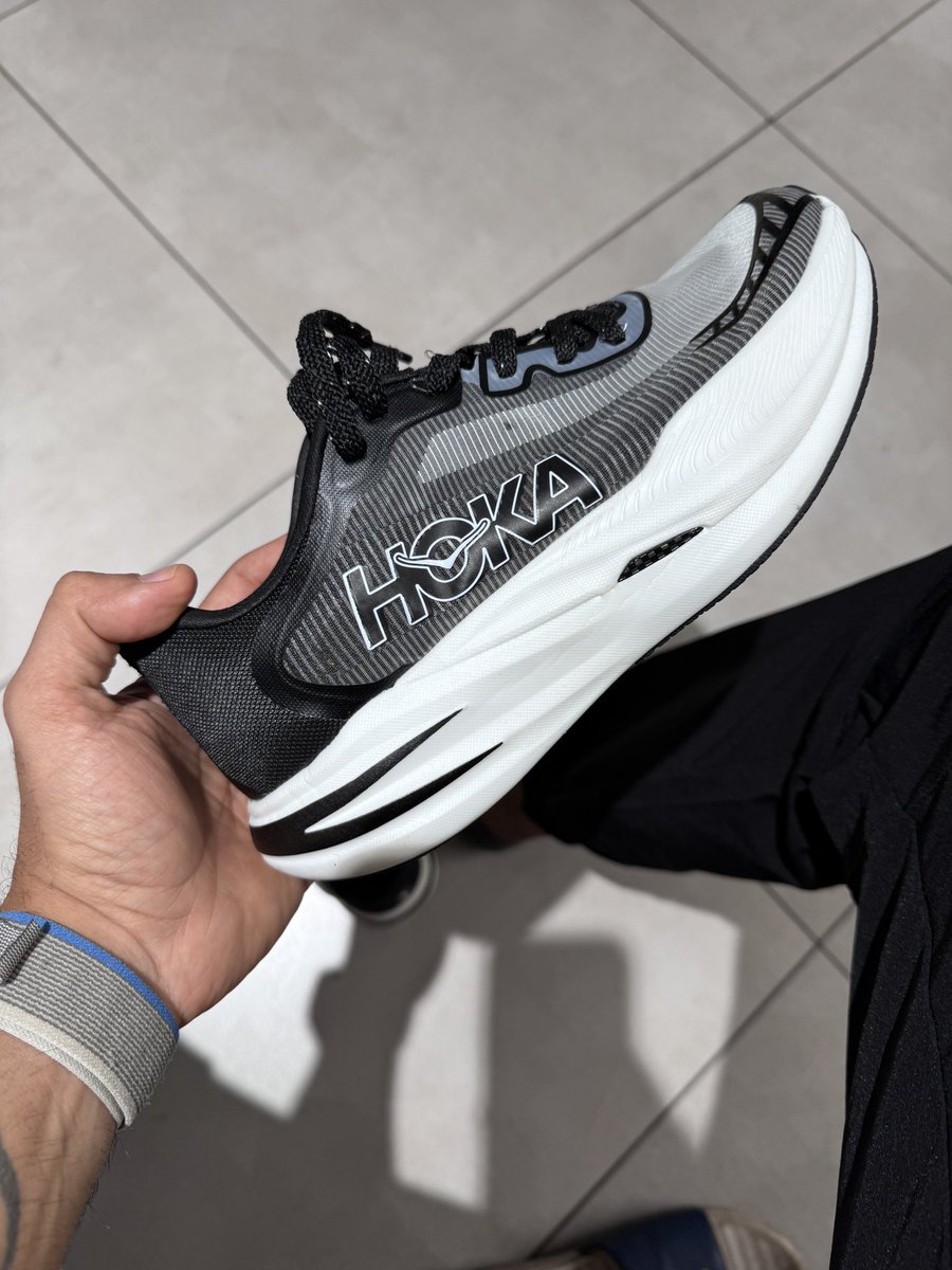 Not sure if it’s just me, but Adizero SL Evo runs smoother than Hoka Cielo X1 2.0. Comfort, responsiveness, and ease of pace transitions, felt a big difference.