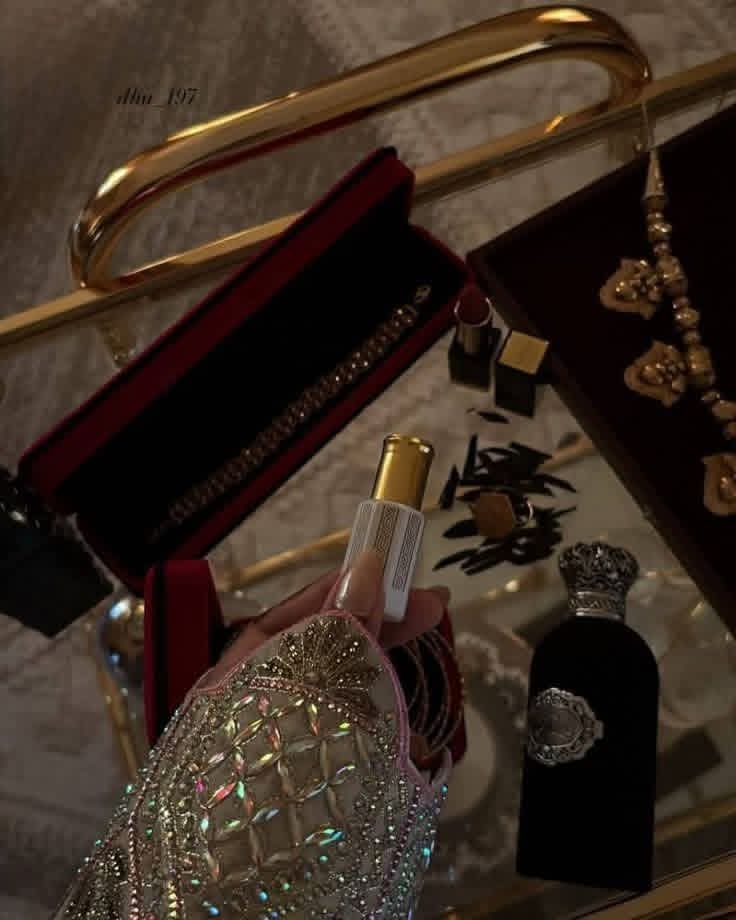 كلمة " ما شاء الله " ، " اللهم بارك " لا تكسر لك ضِرساً ..
بينما عدم قولها ربما يؤلم جسداً ، أو يُدفن روحاً، العين تفسد البيوت ، وتُوجع القلوب ، وتهدم العلاقات، وتكسر الأحلام ..
"فاللهم اكفنا جميعاً شر العيون الحاقدة " ❤️
#صباح_السعادة 
#صباح_كل_العشاق ❤