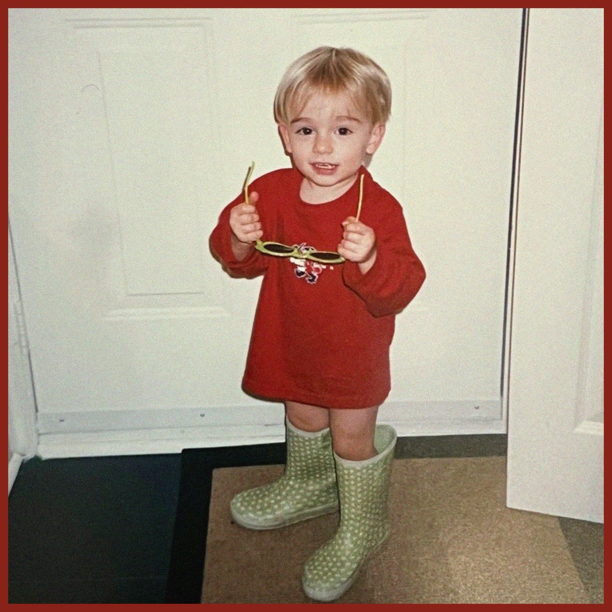 #WhatIAm is out now xoxoxo 

vibe.to/whatiam