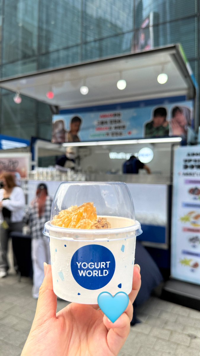 uioplulu's tweet image. 250828 AB6IX 엠카 사녹

대휘 오늘 완전 복슬강아쥬ㅜㅜ 우진이 랩 파트때 웅동휘 쇼파에 앉아서 듀듀듀 하는거 너무 귀여웠음

그리고 예삐들이 준비해준 아이스크림 잘 먹었어 고마오💕

#AB6IX #전웅 #김동현 #박우진 #이대휘