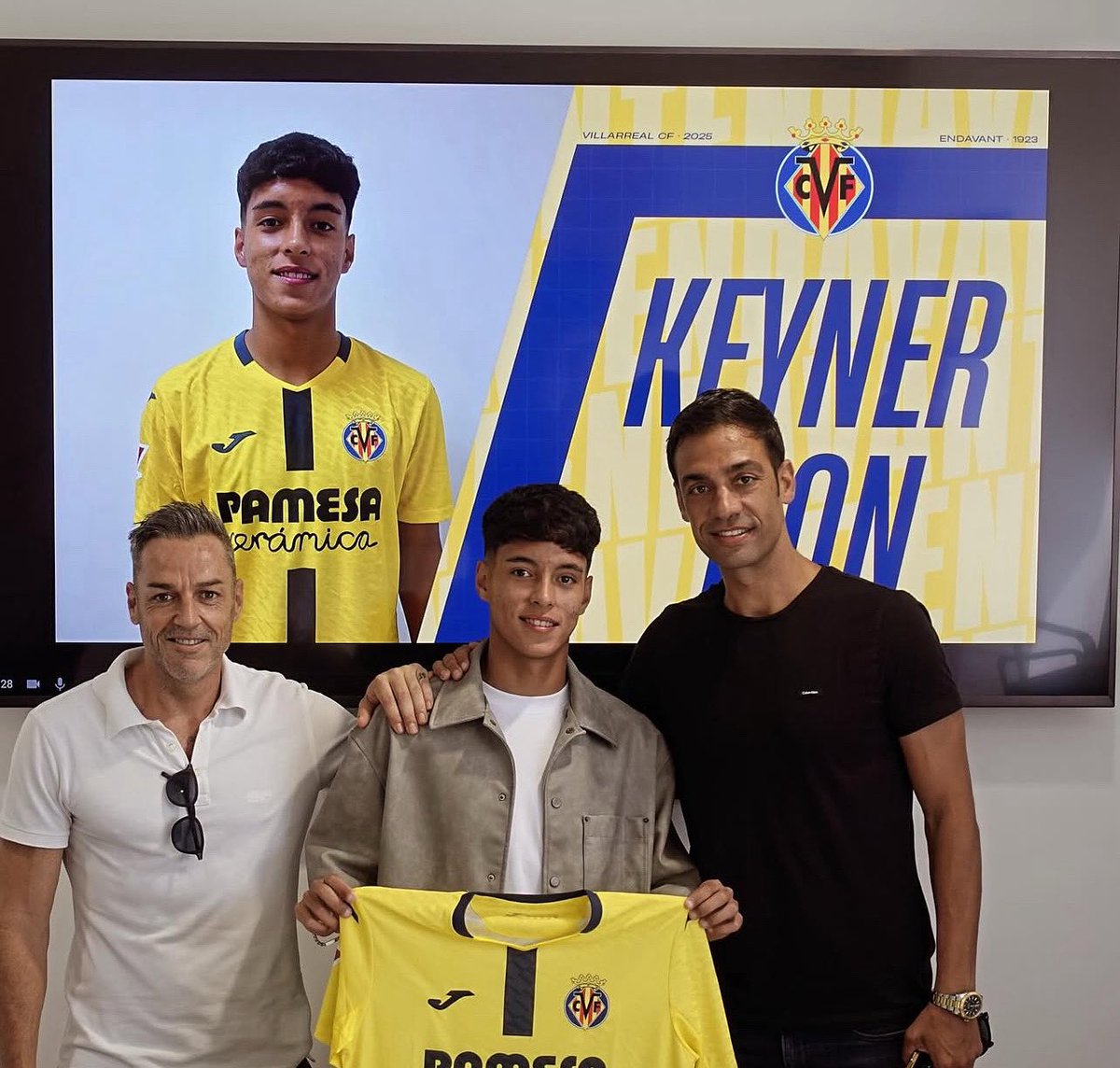 🟨 Football agents Ricardo Garcia and Raul Sanchez, from RG Football, alongside Keyner Ron after negotiating his loan with a purchase option to Villarreal. ✅🧳

📸 @rgfootball