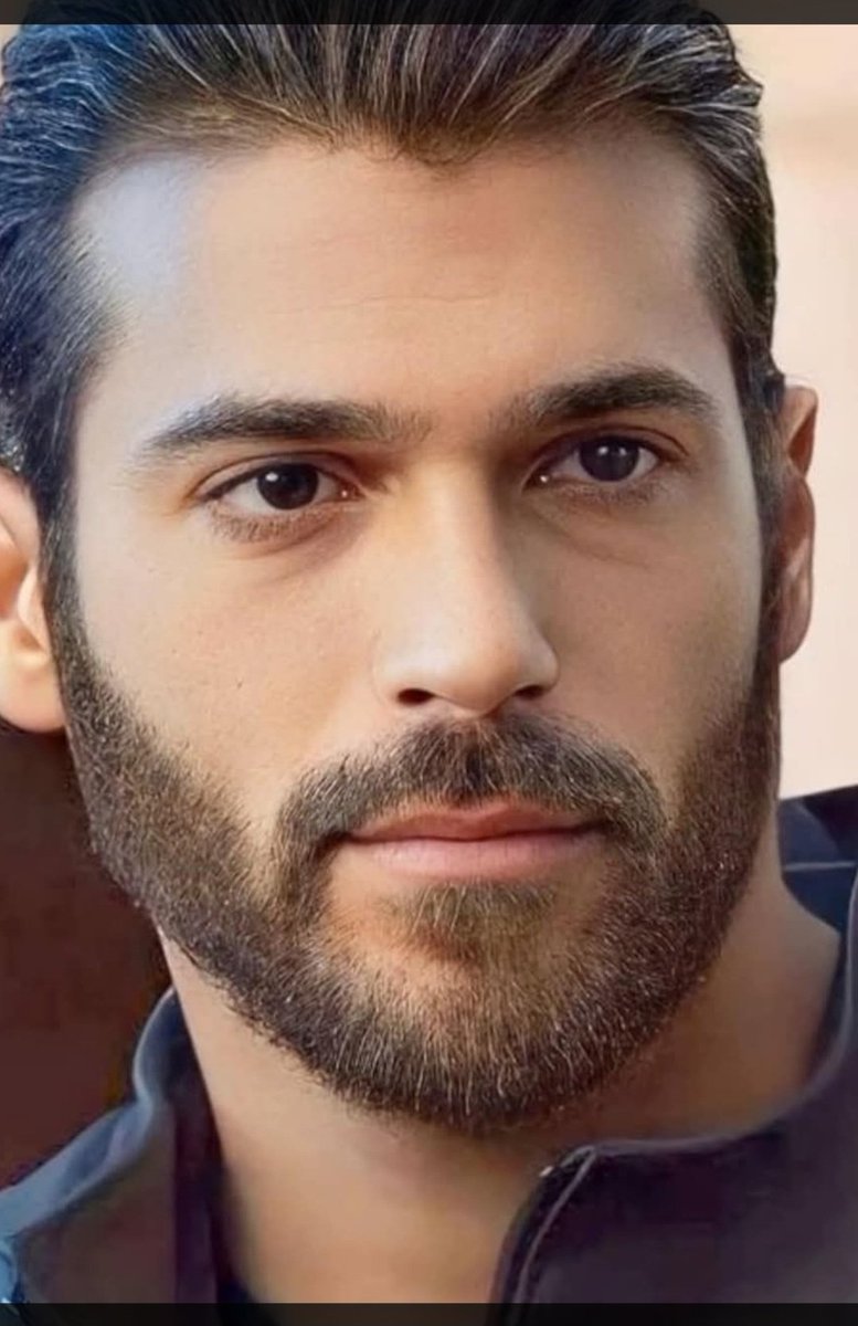 Ciao a tutti 😃 
El cambio no pide permiso, entra, desestabiliza, rompe rutinas y a veces...rompe el ❤️
#CanYaman