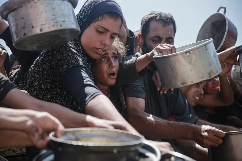 Today27News's tweet photo. UN says Gaza famine expanding, ten more die from hunger amid Israeli siege
Aid experts tell UN Security Council Gaza famine is ‘manmade’ as Israel seeks retraction from hunger monitoring system.

#Gaza #GazaGenocide‌ https://t.co/oBPb4mXdpN