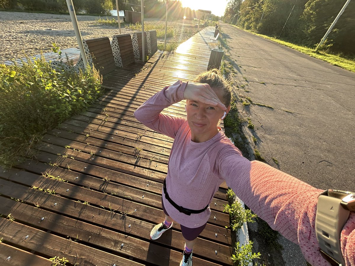 Давно я в лифте не танцевала)