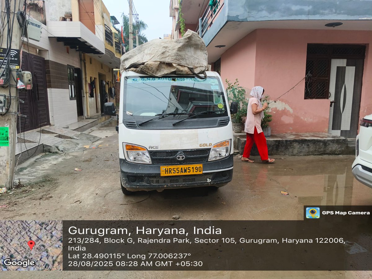 MunCorpGurugram's tweet photo. ✨ साफ़-सुथरा गुरुग्राम, सबकी ज़िम्मेदारी।
👉 अपने घर का कचरा समय पर गाड़ी में दें, और बनाएँ गुरुग्राम को साफ़ और हरा-भरा 🌱
#Rajenderpark #Gurugram
#SwachhtaDrive 🚮 #TeamMCG
#CleanlinessCampaign 🌿
#CleanIndiaGreenIndia 🇮🇳
#KeepIndiaClean ✨
#MissionSwachhta
#SafaiApnaoDeshSundarBanao
@MoHUA_India @cmohry @NayabSainiBJP @Rao_InderjitS @RaoNarbir @VipulGoelBJP @DC_Gurugram @PradeepIAS_HR @diprogurugram1