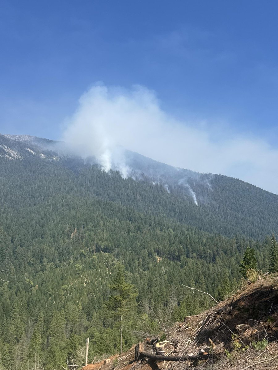 NWS_IMET_OPS's tweet photo. . @NWSBayArea IMET en route to #PeakFire near Trinity Center, CA #CAwx #CAFires @NWSSacramento @ShastaTrinityNF https://t.co/kMjCW6dwwn Photo courtesy Inciweb https://t.co/G7p7gc9Xb9