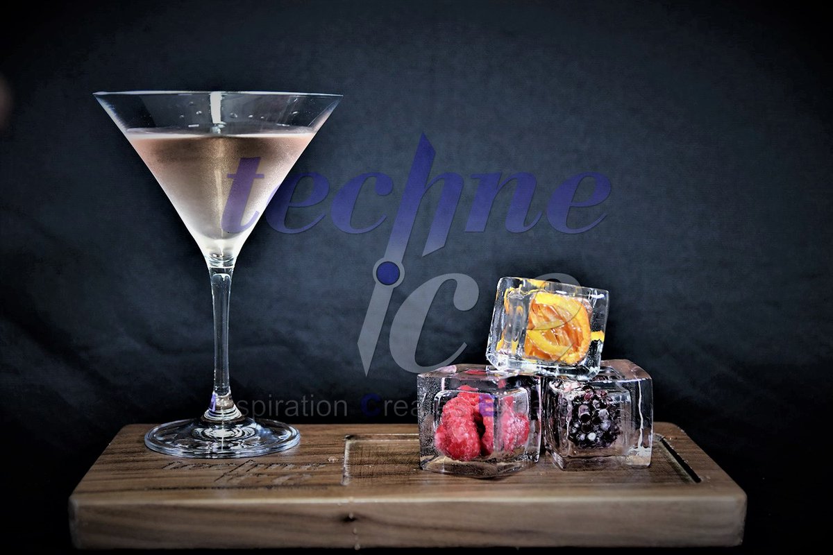 TechneIce's tweet image. For #ThrowbackThursday we will stick with the #drinks theme to remind you, #TechneIce have been creating #bespoke #icecubes for many years
#icesculpture #party #summer #ice #cocktails