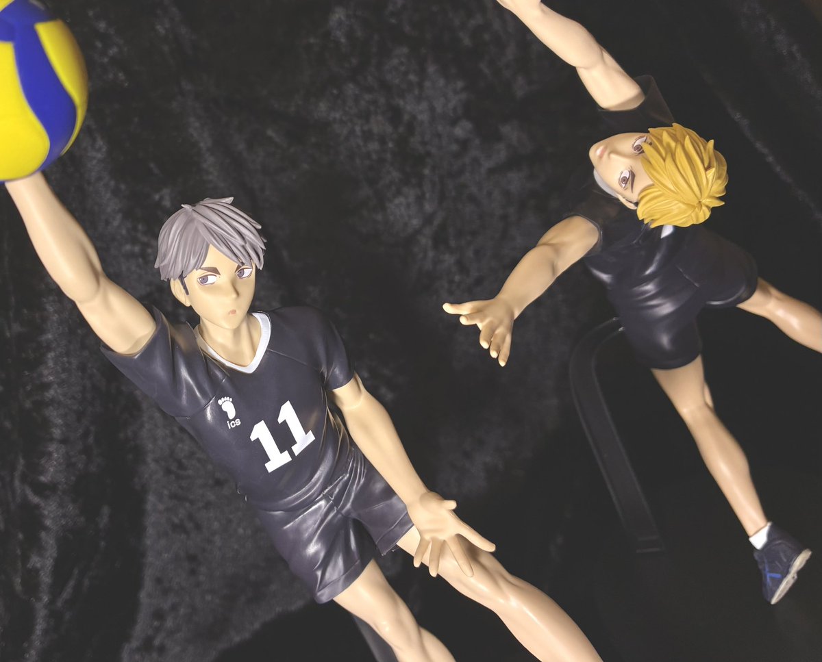 「2階景品コーナー」
ハイキュー!! ポージングフィギュア
・宮 侑
・宮 治

2人を組み合わせると双子速攻マイナス・テンポ背！のシーンが出来ますね！アニメで見た時はかなり衝撃的でしたね‼️
#ハイキュー　#宮侑　#宮治