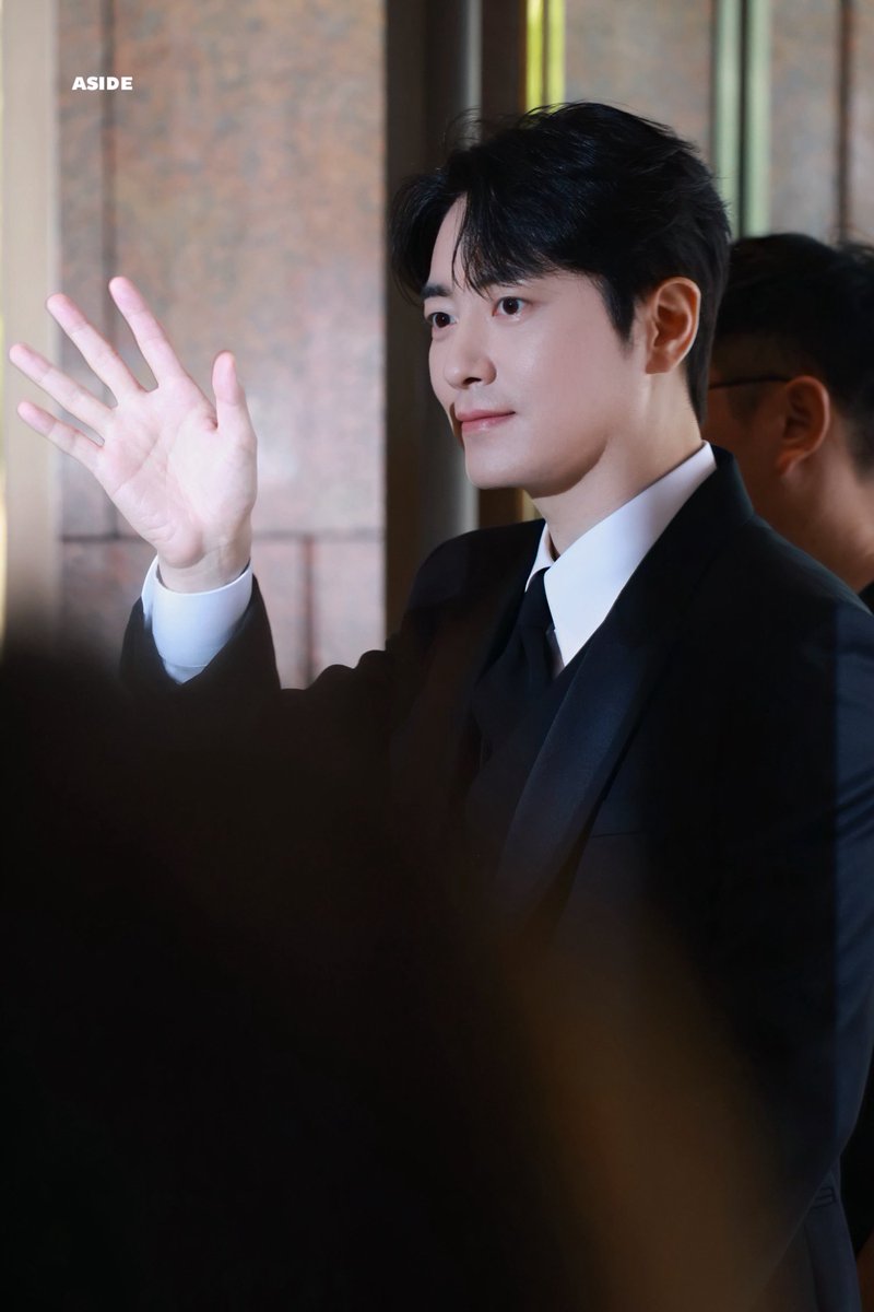 250828 뉴시스 한류엑스포

쓰리피스 입었어🥹🥹

#이준혁 #Leejunhyuk