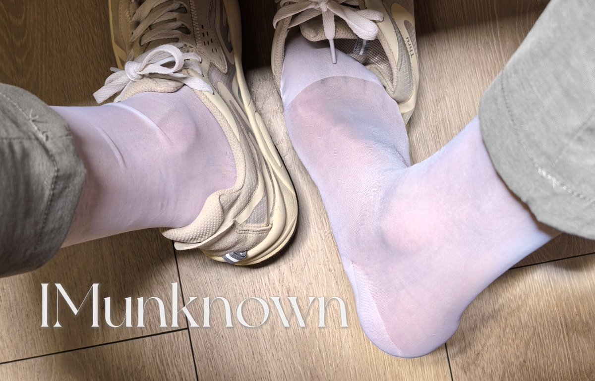 KU_IMunknown's tweet image. 自己的白日丝专场，在餐馆的监控下偷偷拍了两张🤫