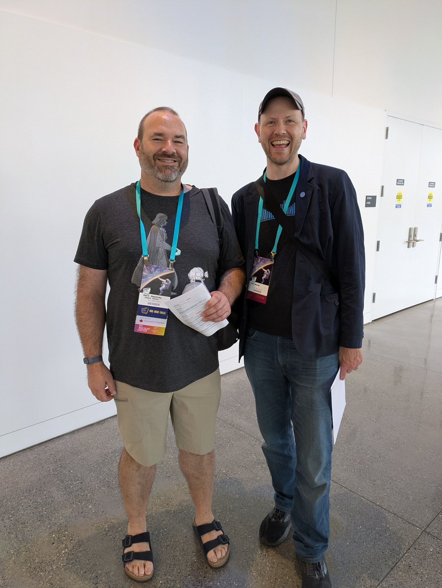 hugospodcast's tweet image. Dispatches from Seattle WorldCon! hugospodcast.com/podcast/dispat… 

It was great to meet up with JW Wartick @dmoren, @pematson, @rainbowwar71, @hugogirlpodcast, Jake Casella Brookins, and others!