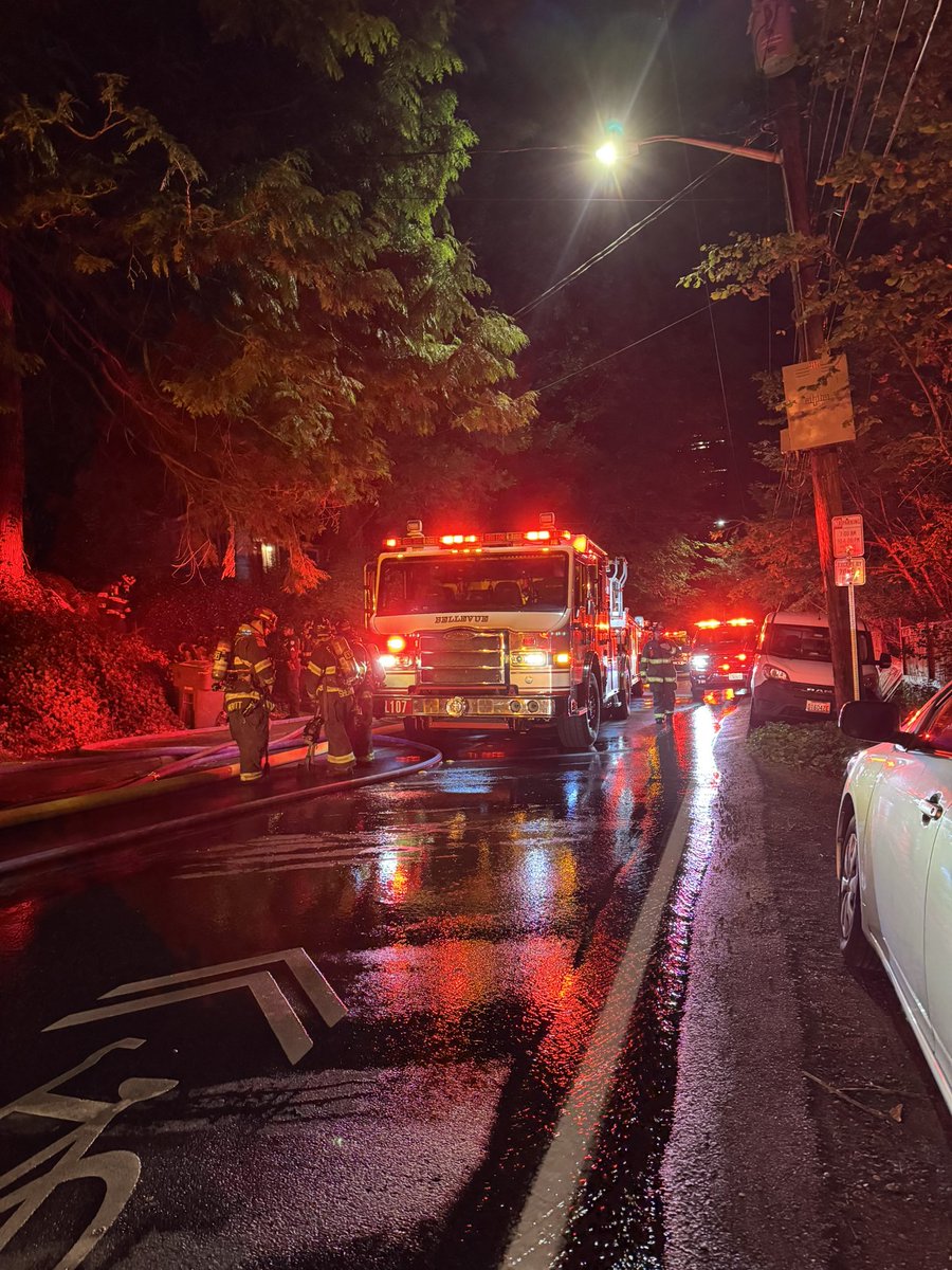 BvueFD's tweet image. Just after 11pm, multiple calls to 911 reported a house on fire near 300 108th Ave SE. On arrival, crews found a home fully engulfed in flames. Firefighters aggressively began attacking the fire and within minutes of arrival began a search of the home. Unfortunately, the only…