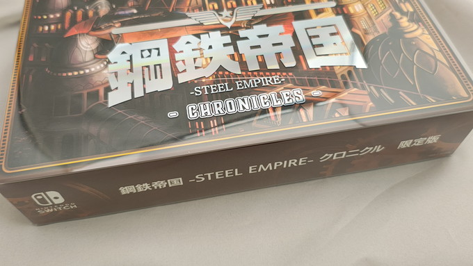 『鋼鉄帝国』単体で考えると何回目の購入!?
時間取れず、やっと開封できました💦

世界観が最高にステキで今回も買ってしまいました🥰
外箱が高品質‼️様々な想いが詰まっていそう。
コレハイイハコダ

当店は、また違った特典の海外版を取り扱い予定。
※写真のは自腹購入物

#鋼鉄帝国
#STEELEMPIRE