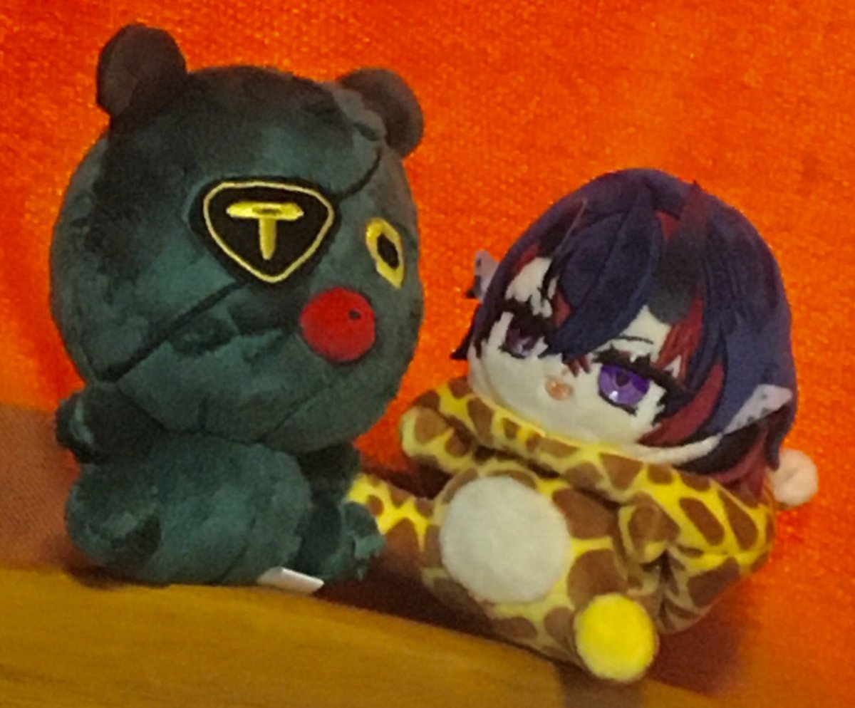 accele5two's tweet photo. 小包、なんだっけと思ったら。
キリン🦒リンちゃ！！ｶﾜｲｲｯ！！
TSUKAIMAとも相性抜群！！
フードも脱げる天才的な仕様👏👏👏
＃龍ヶ崎リン
#KIRENE
#使い魔
#ななしいんく https://t.co/LeSgLE8AJr