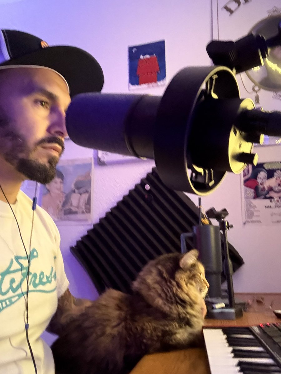 retrofreshc's tweet photo. Trilly 🐱 and I just wrapped up an 11-hour stream! Huge thanks to everyone who came through—follows, subs, bits, chat vibes—you all helped us break every record today! 🚀 can’t wait to drop our Twitch tape 💿 #SaveTheStream https://t.co/zr43NziTMs