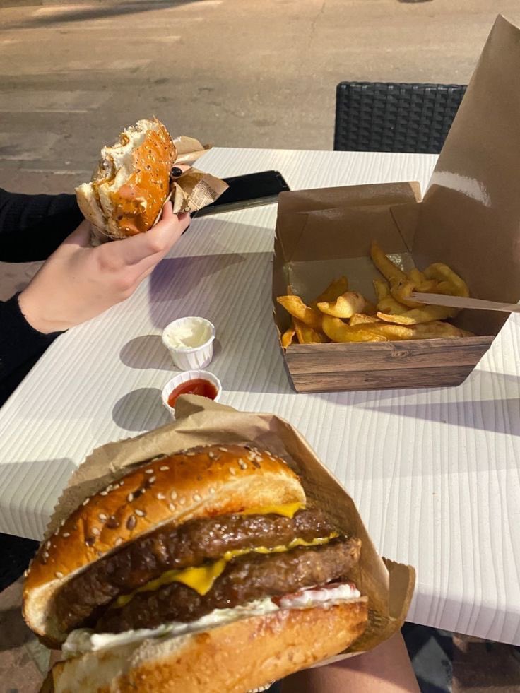 fleurdumall's tweet image. ⠀⠀ 
Sisa semalam dengan bocah tengil🤏🏻
⠀⠀